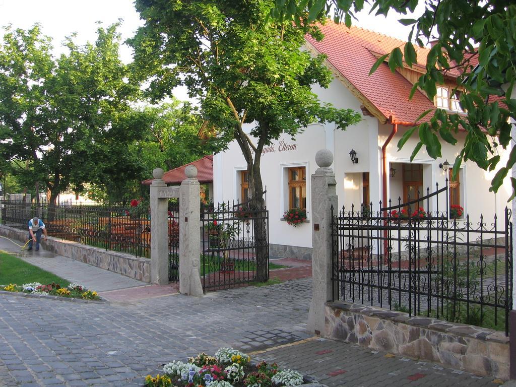 Rácz Fogadó Kisoroszi Exterior foto